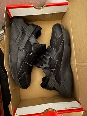 Nike Kids' Black Athletic Sneakers - All-Black Design
